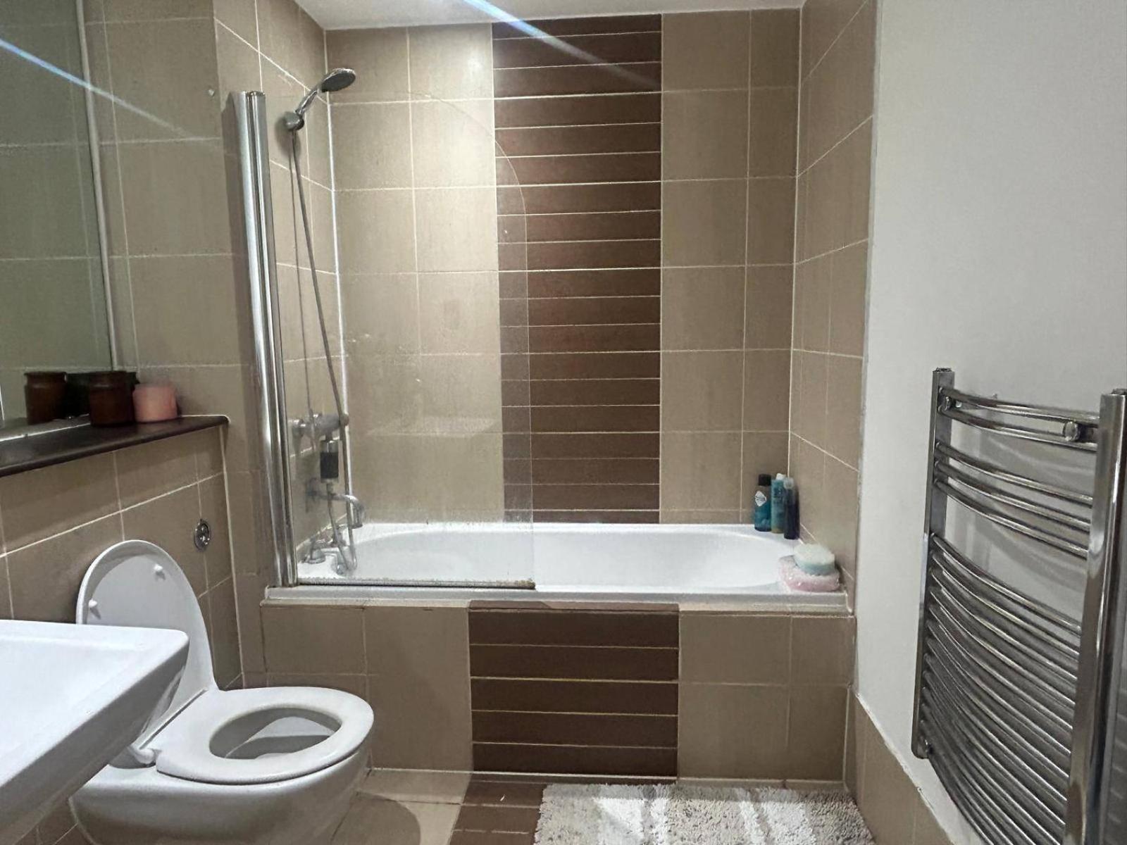 Cozy 5 Min Walk From Arena *